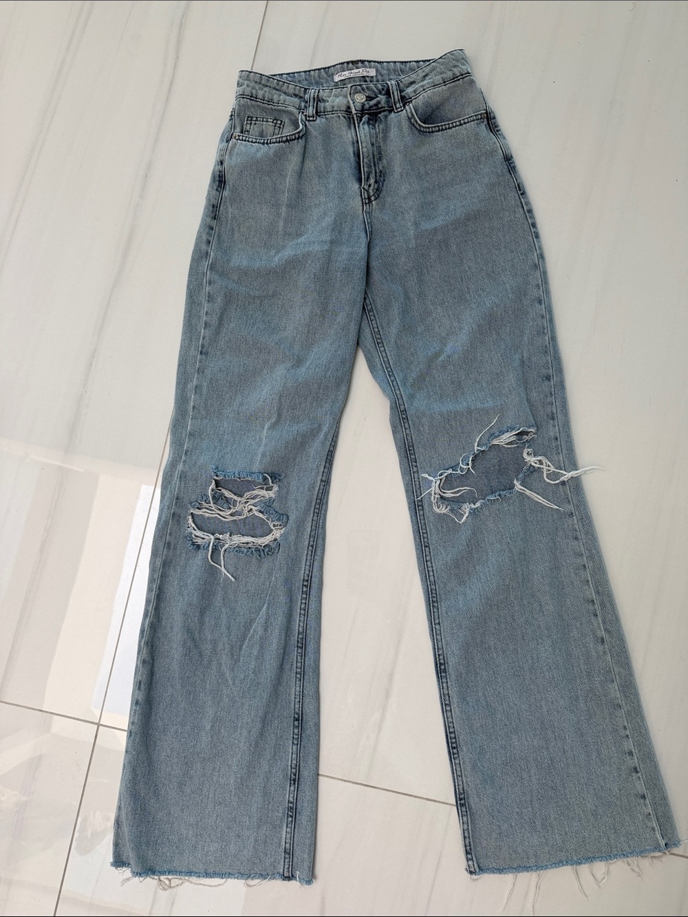 Light Wash Distressed Women’s Jeans